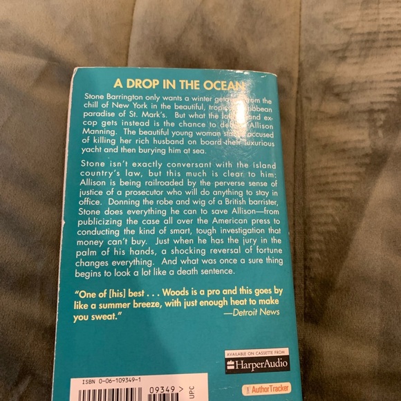 3 Stuart Woods Paperback Books - Picture 9 of 9